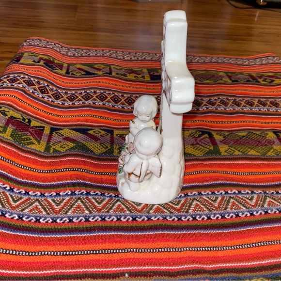 Vintage Porcelain Cross Figurine With Roses and 2 Angels - Picture 10 of 14